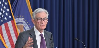 Should Federal Reserve use scenario analysis to handle trade war uncertainty?