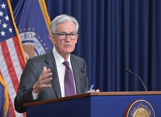 Should Federal Reserve use scenario analysis to handle trade war uncertainty?