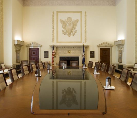Where are the endpoints of QT? Ample Reserve System vs Demand-driven Floor System Interior of the Board room in the Marriner S. Eccles building: ec_37