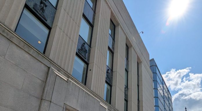 Bank of Canada drops interest rate to 2.5% — also a risk management cut